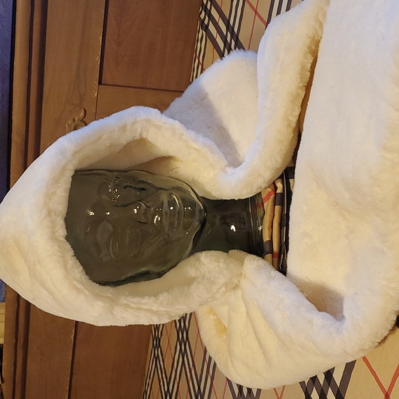 Infinite Faux Fur scarf with hood. - Picture 3 of 11